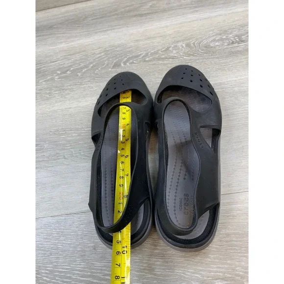 Crocs Swiftwater Sandals Women's 8 Black Gray Water Friendly Comfort Flats - Picture 8 of 10